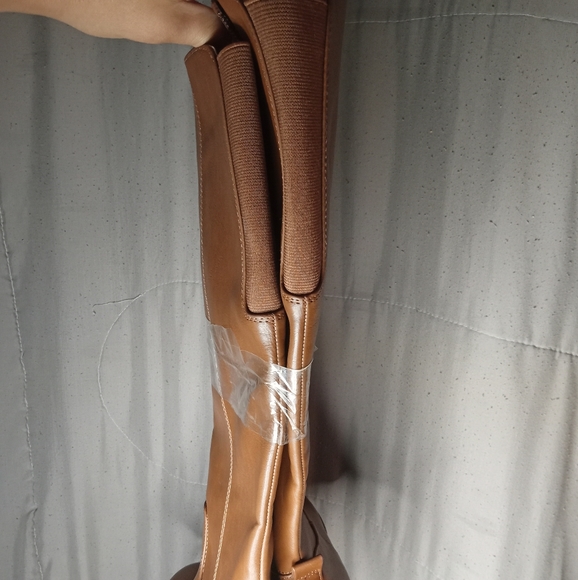 Boots - Picture 3 of 6